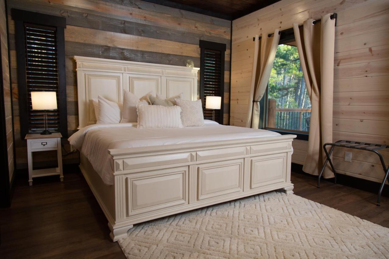 New Luxury Cabin, Hot Tub, Forest Views,Hotel Style Amenities Broken Bow Exterior photo
