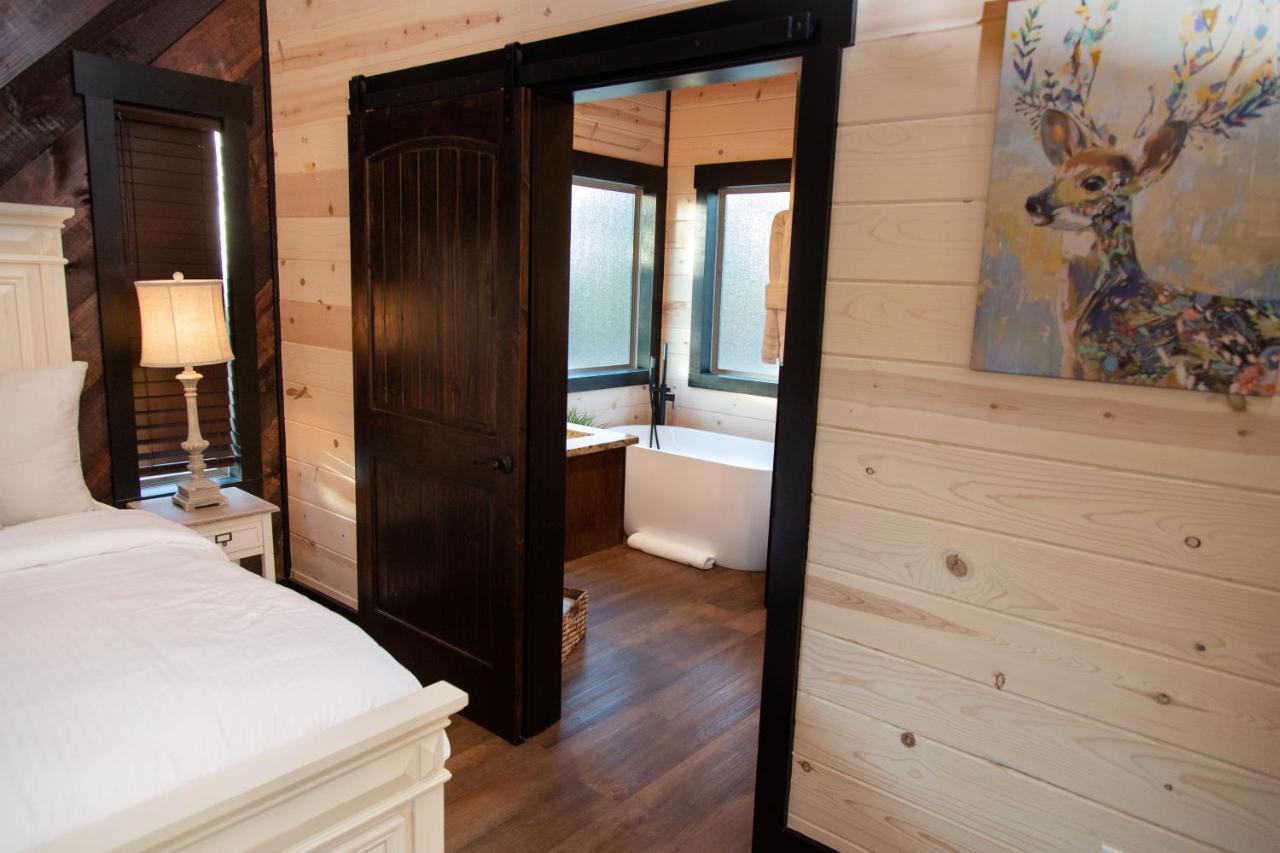 New Luxury Cabin, Hot Tub, Forest Views,Hotel Style Amenities Broken Bow Exterior photo