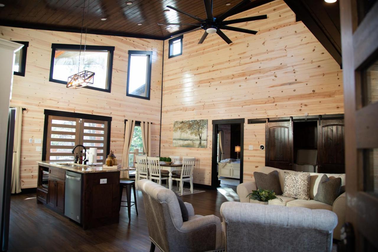 New Luxury Cabin, Hot Tub, Forest Views,Hotel Style Amenities Broken Bow Exterior photo