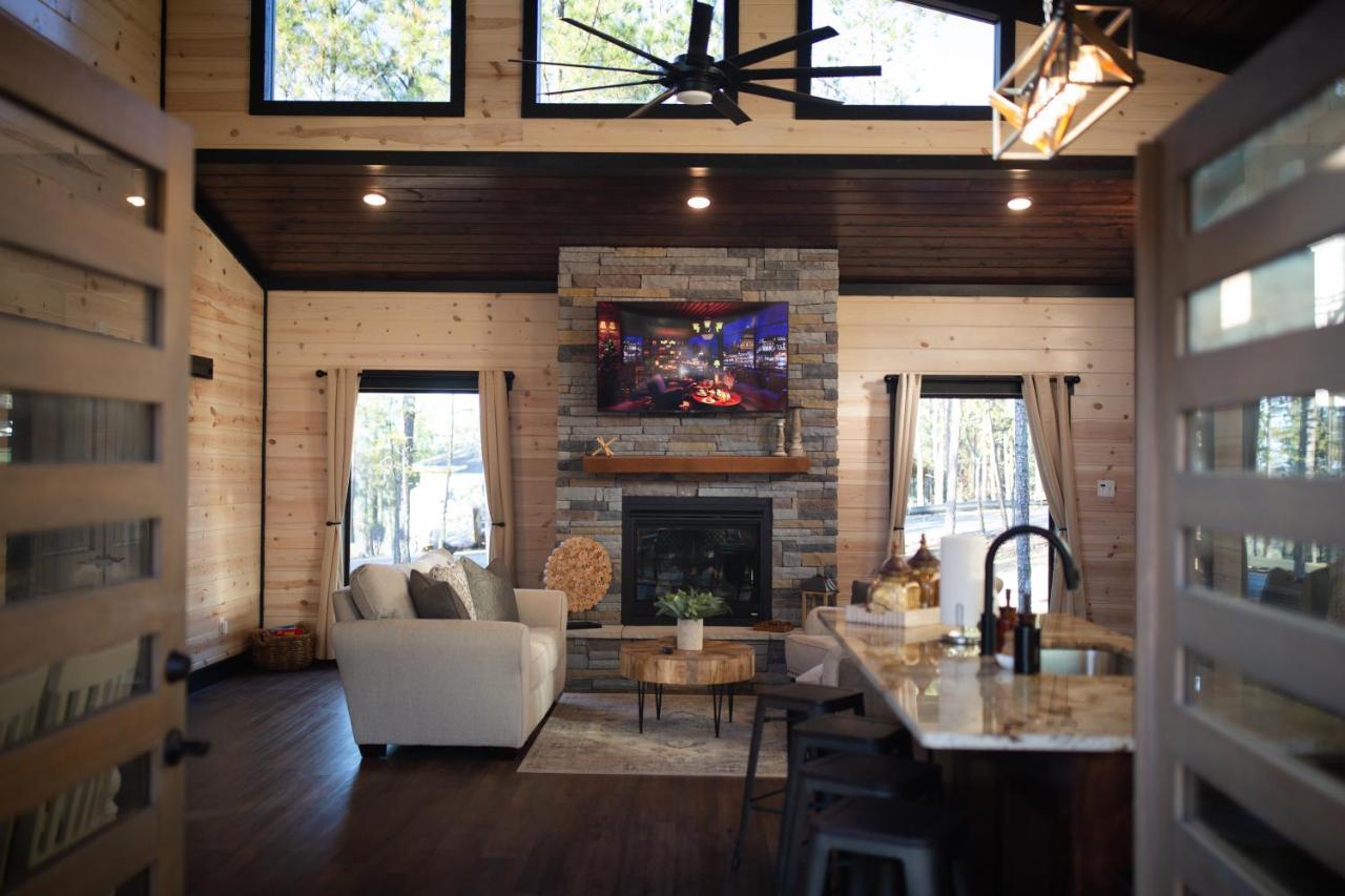 New Luxury Cabin, Hot Tub, Forest Views,Hotel Style Amenities Broken Bow Exterior photo