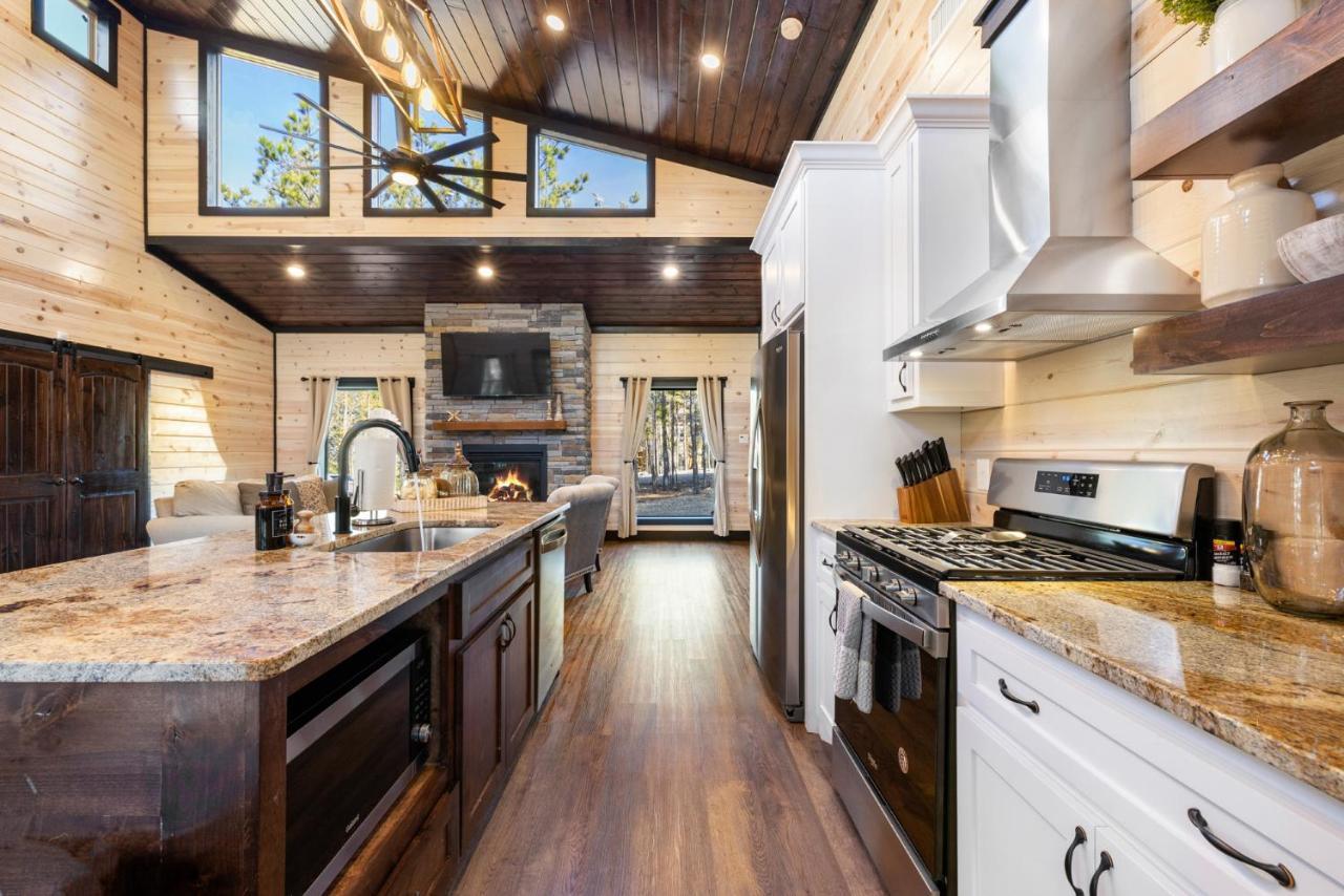 New Luxury Cabin, Hot Tub, Forest Views,Hotel Style Amenities Broken Bow Exterior photo